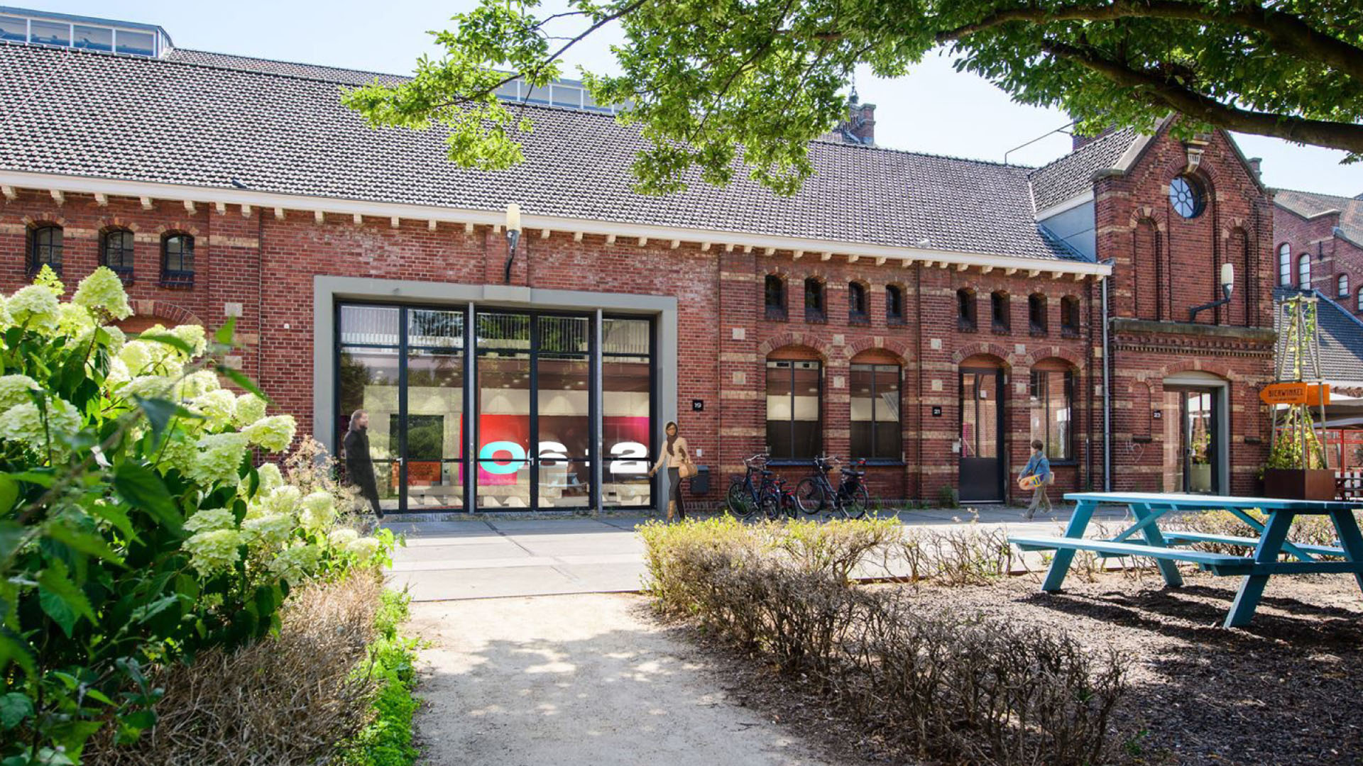 Partners and collaborators working together on Amsterdam in Motion project